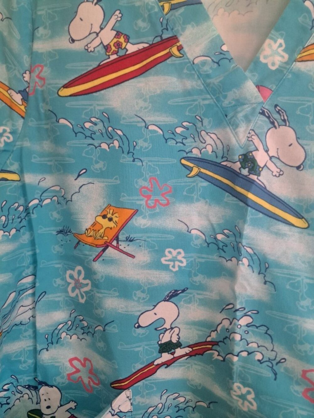 Peanuts Snoopy Summer Surfer Beach Scrub Top Turquoise M Medium Women's - Picture 4 of 6